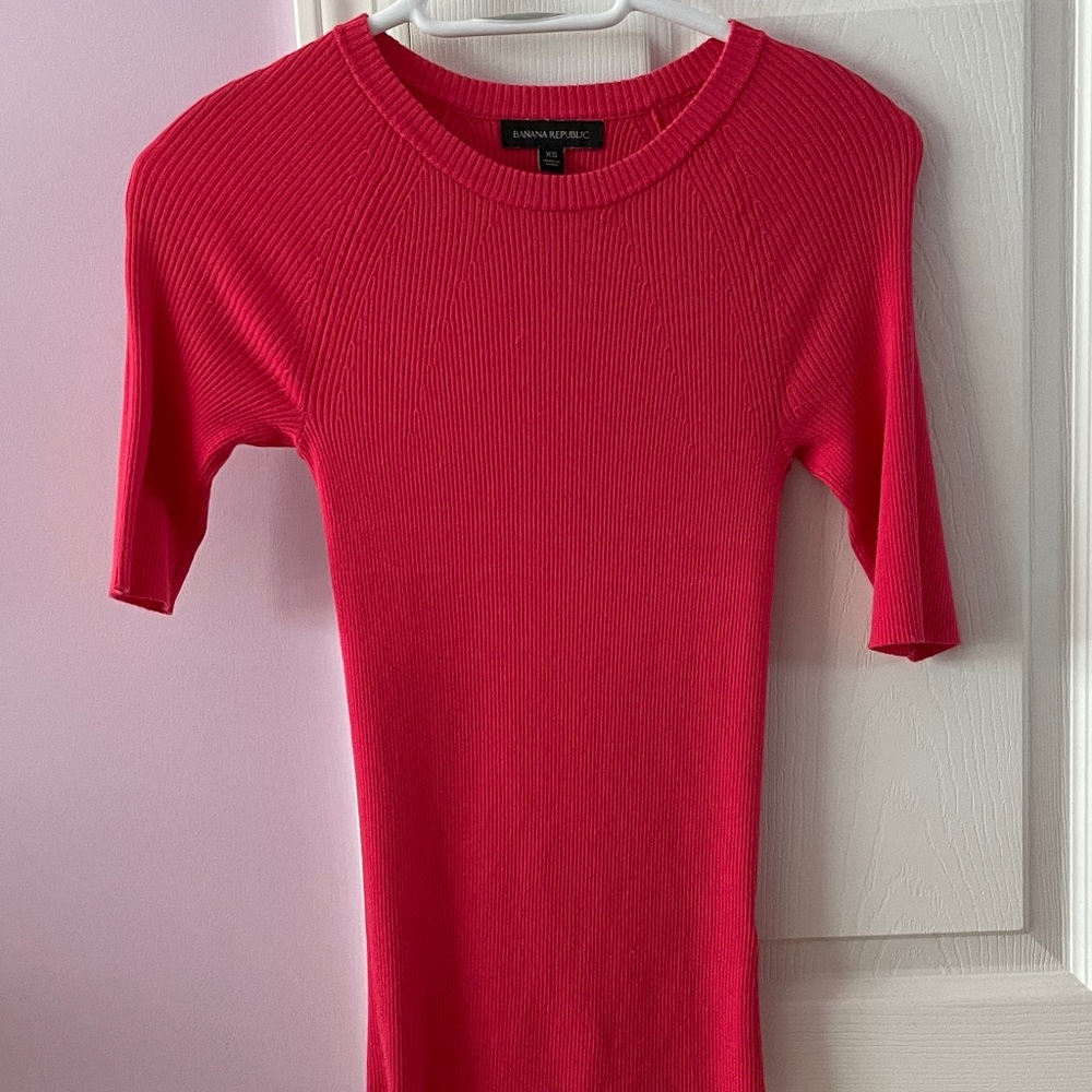 Banana Republic Vibrant Pink Short Sleeve Tee